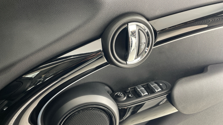 MINI Hatchback 1.5 Cooper Classic 5dr Auto Petrol Hatchback